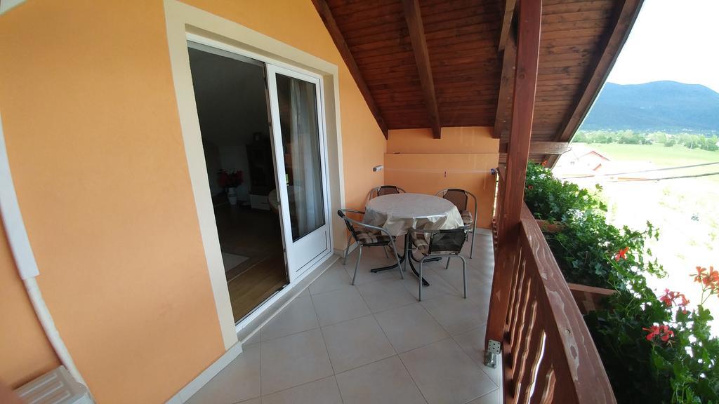 Guest House Mijic Korenica Exterior foto