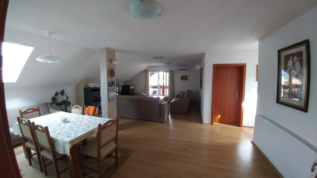 Guest House Mijic Korenica Exterior foto