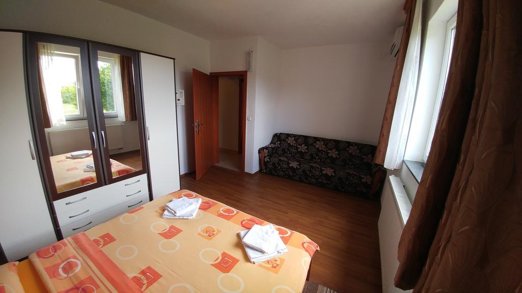 Guest House Mijic Korenica Exterior foto